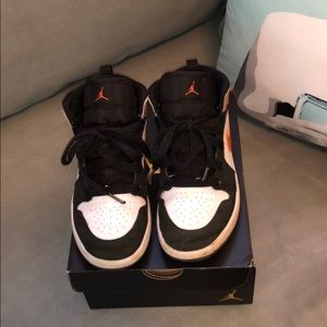 JORDAN 1 MID (PS)